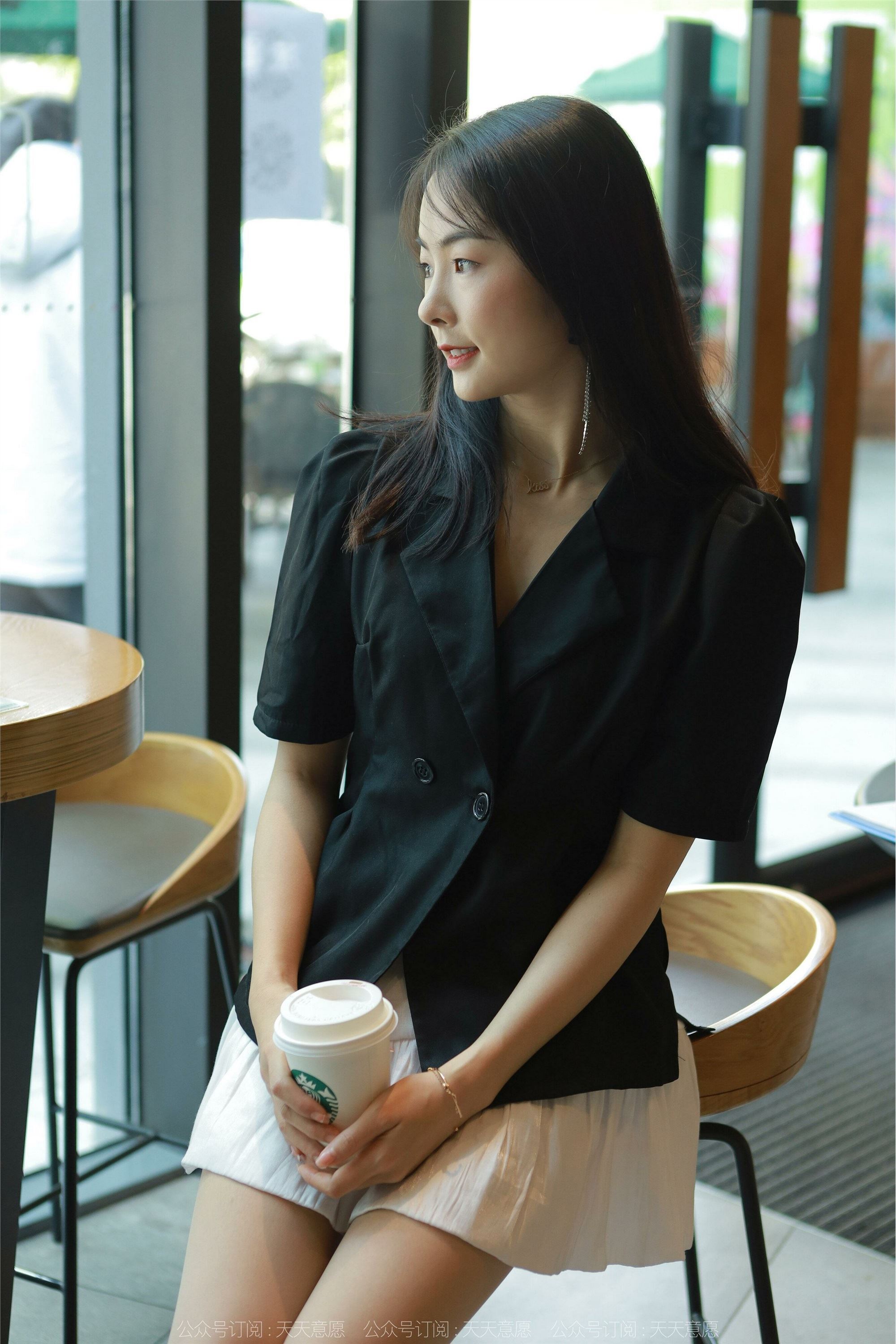 IESS异思趣向  2022.05.06 丝享家 1080：小金《简约黑色凉鞋》